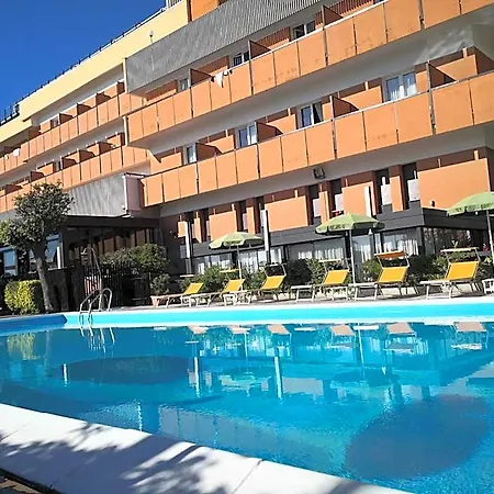 מלון Park 4*